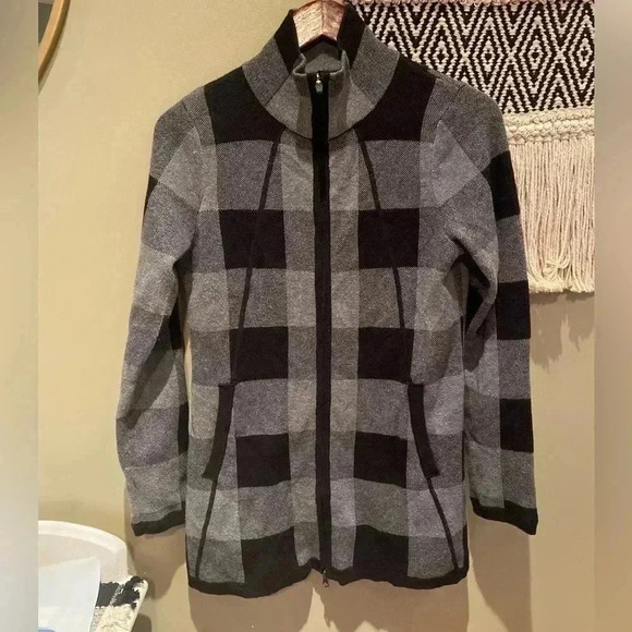 ADRIENNE VITTADINI CHECKERED ZIP UP SWEATER JACKET BLACK GRAY SIZE S GINGHAM - Picture 1 of 4